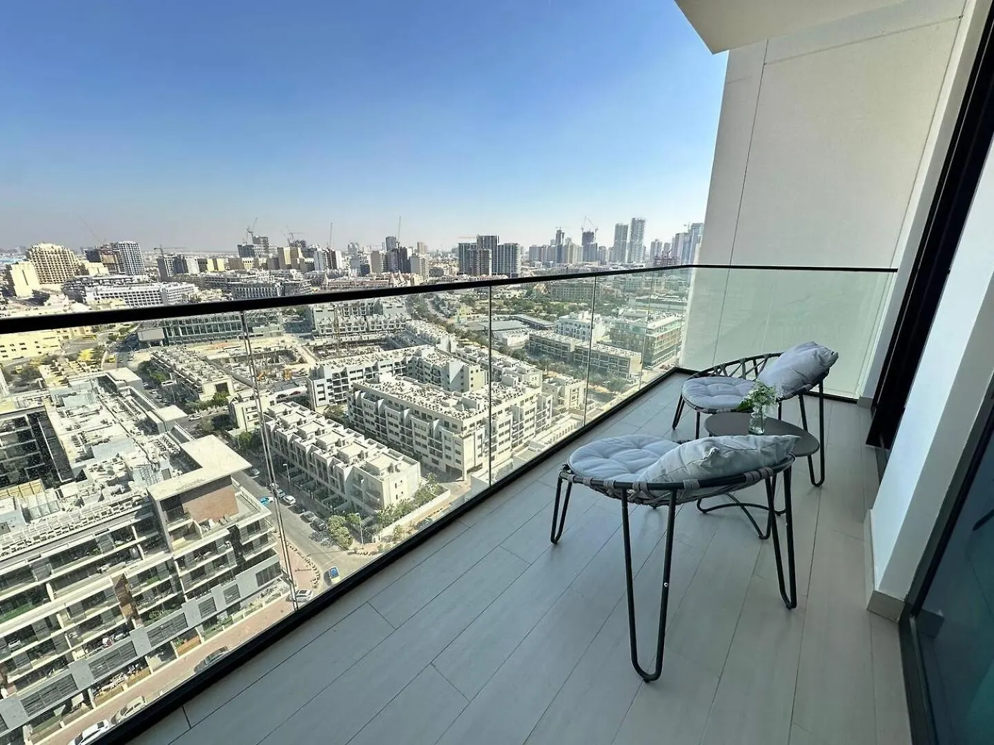 Ferienwohnung Trendy 1Br In Jvc Balcony, Pool & Parking Dubai Apartment